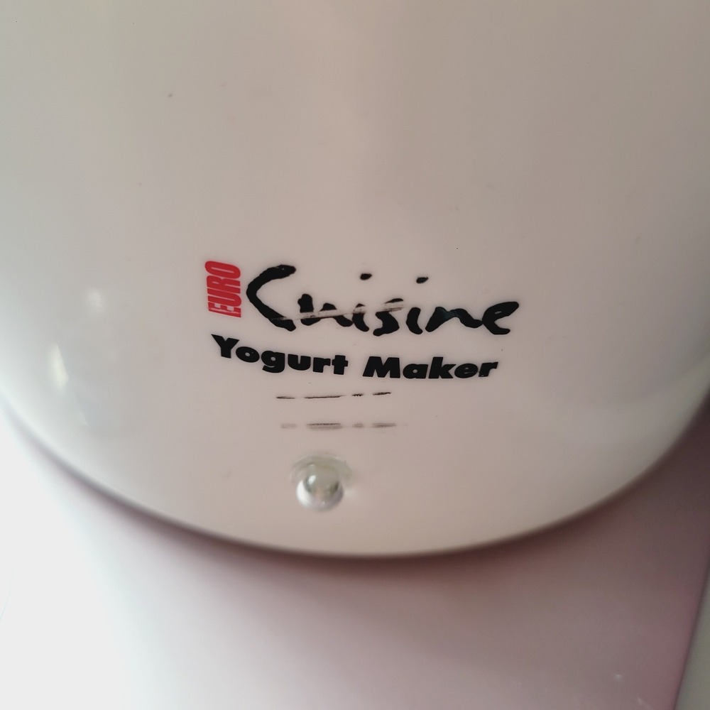 Euro Cuisine YM260 Electric Yogurt Maker 2 Quart White Capacity 25W Homemade - Picture 4 of 6